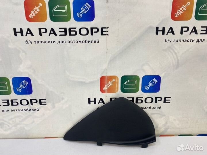 Накладки на торпедо боковые передние правые Audi