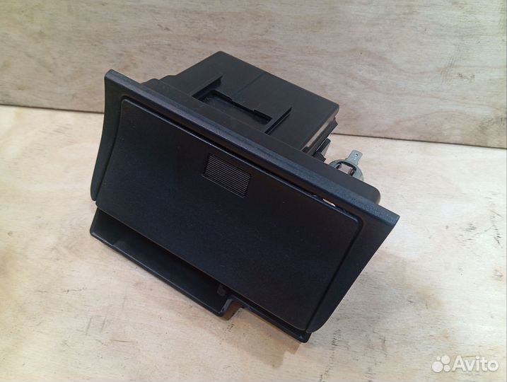 Пепельница передняя Volvo 440