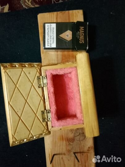 Шкатулка резная ручной работы