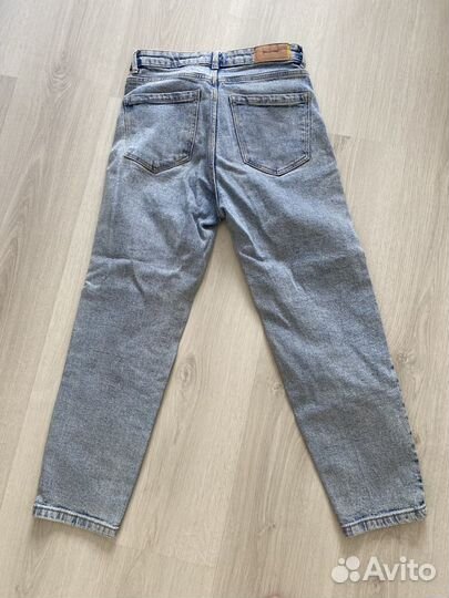 Джинсы stradivarius mom slim