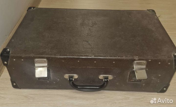 Винтажный чемодан