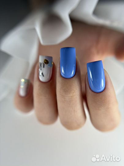 Модель на маникюр