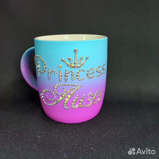 Украшенные стразами подарочные кружки и бокалы