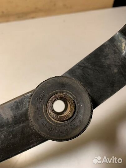 Кронштейн балки передний правый Chevrolet Aveo