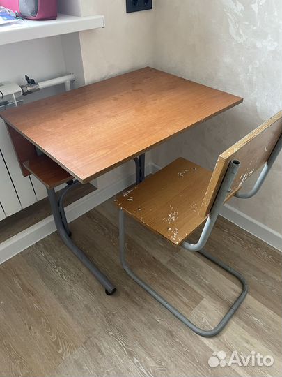 Продам стол со стулом