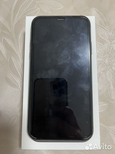 Телефон iPhone 11