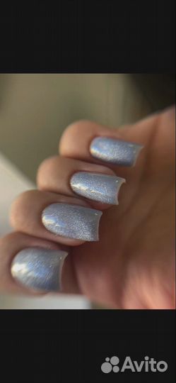 Модель на наращивание ногтей с дизайном