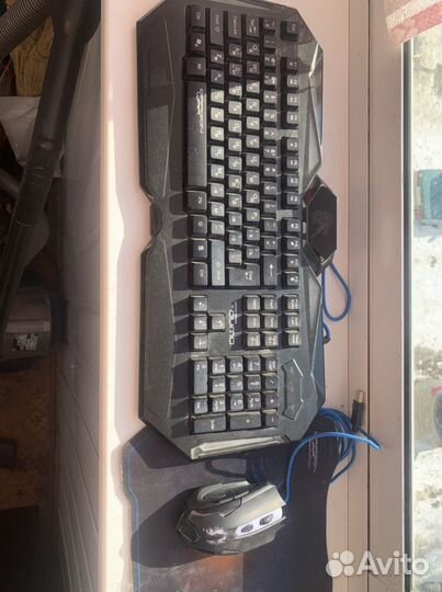 Игровая клавиатура и мышь