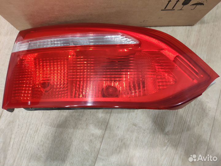 Фонарь задний левый внутренний Ford Focus 3