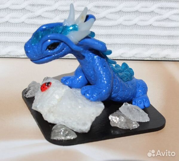 Дракончик на камне