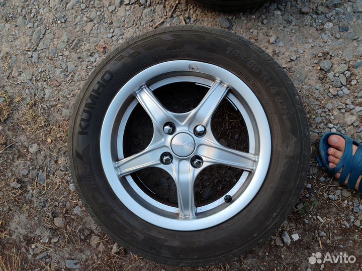 Покрышки kumho 185/60 R14 82H + диски скад стинг