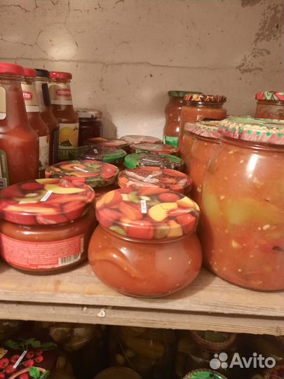 Огурцы маринованные, малина, грибы, салаты