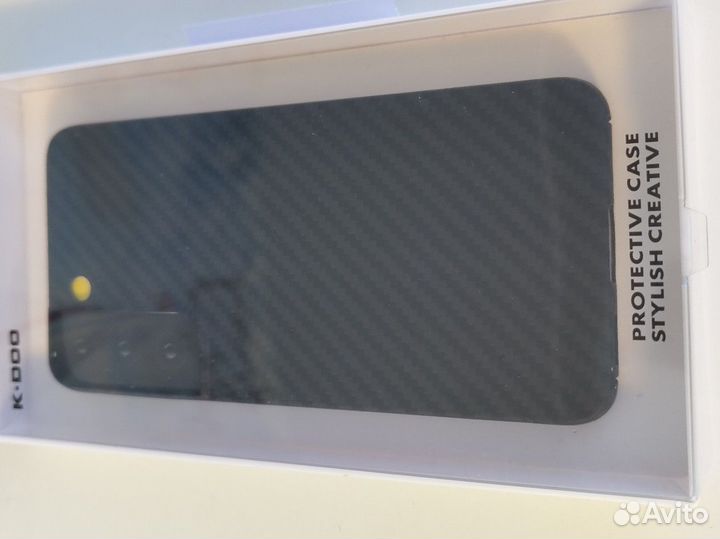 Карбоновый чехол на Samsung s22