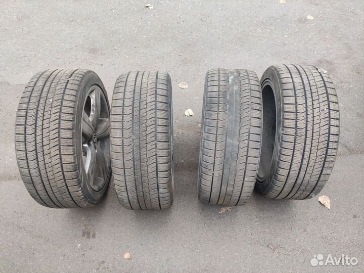 Bridgestone Blizzak Ice 245/40 R18