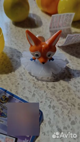 Игрушки Киндер сюрприза, мелкие, средние и одна бо