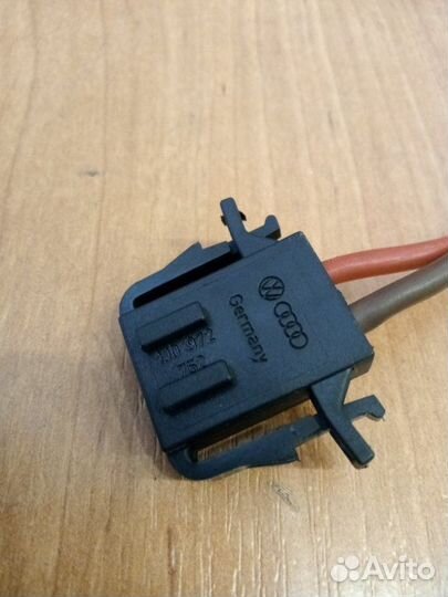 Разъем для моторчика печки Volkswagen Polo хетчбек