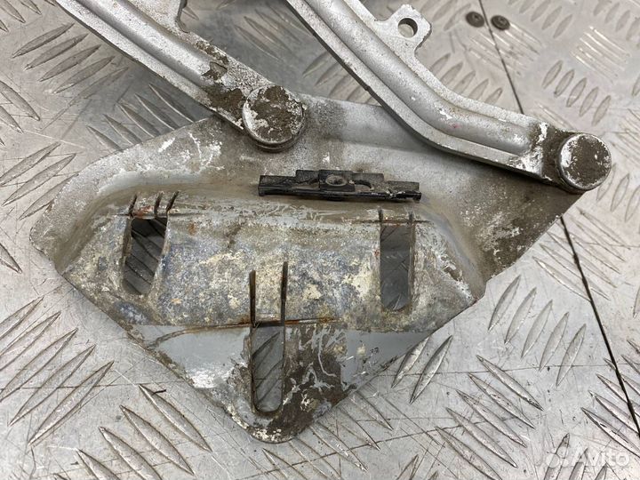 Б/У петля капота правый Volkswagen Touareg 7L6 AXQ