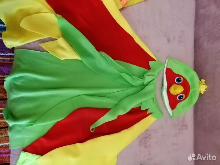 Карнавальные костюмы (попугай и др.)