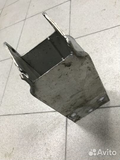 Опора поперечной балки L W205 C класс