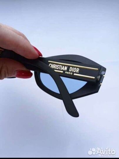 Солнцезащитные очки брендовые разные