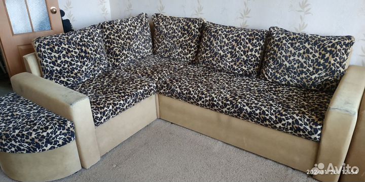 Набор мягкой мебели.Угловой диван + кресло. Б/у