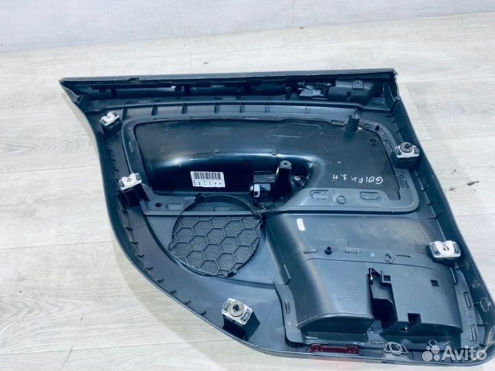 Обшивка двери задняя правая Volkswagen Golf V