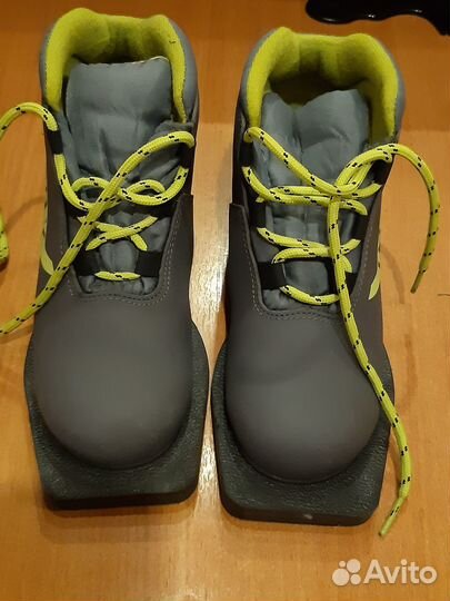 Лыжные ботинки 32р