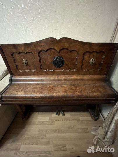 Антикварное пианино Mozart