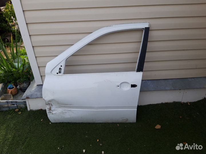 Передние левый дверь LADA Granta