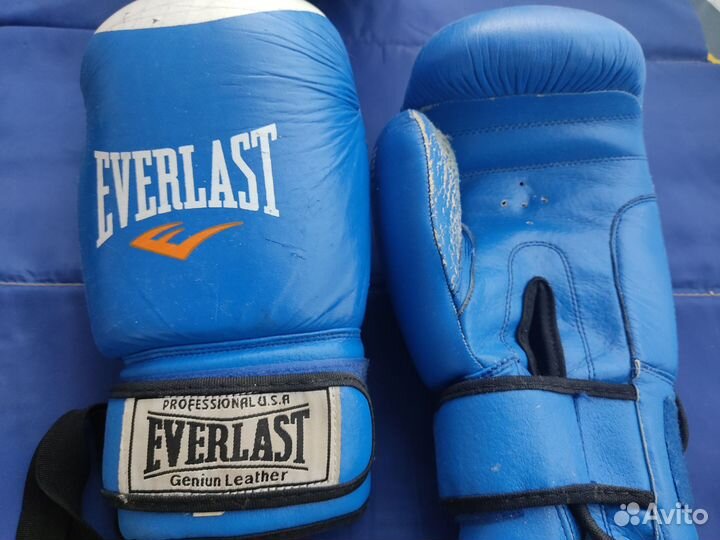 Боксерские перчатки, турник, коврик