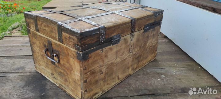 Сундук кованый старинный