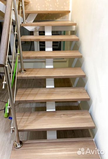 Лестница Г-образная с поворотными ступенями