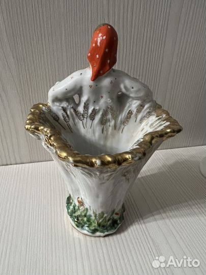 Статуэтка карандашница девушка со снопом