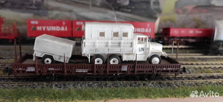 Roco. Платформа с автомобилем