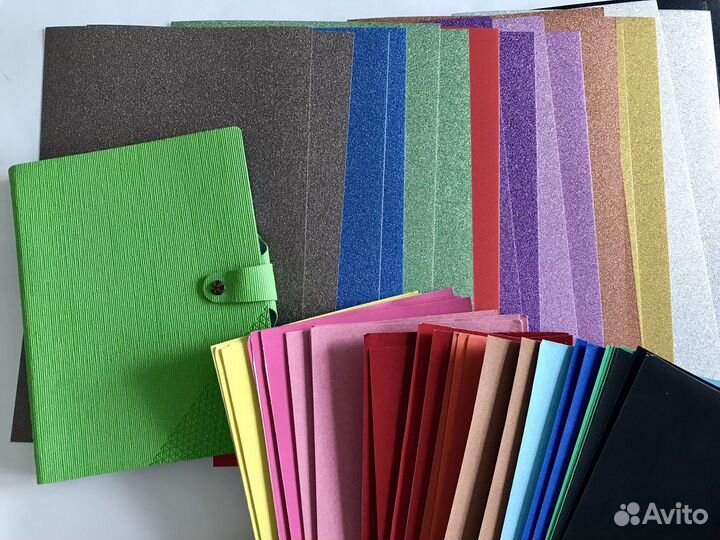 Набор разноцветной бумаги