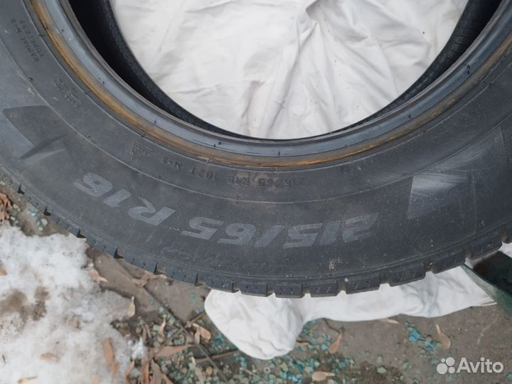 Pirelli Ice Zero 215/65 R16