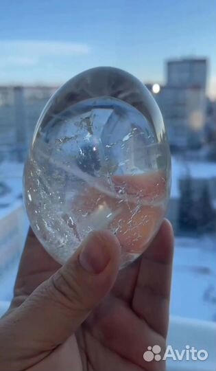 Яйцо из горного хрусталя