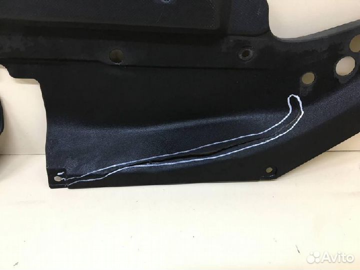 Кожух замка капота Toyota Land Cruiser Prado