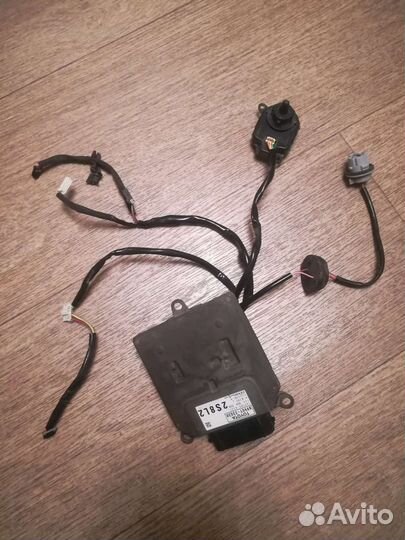 Блок управления фарой Toyota Camry v70