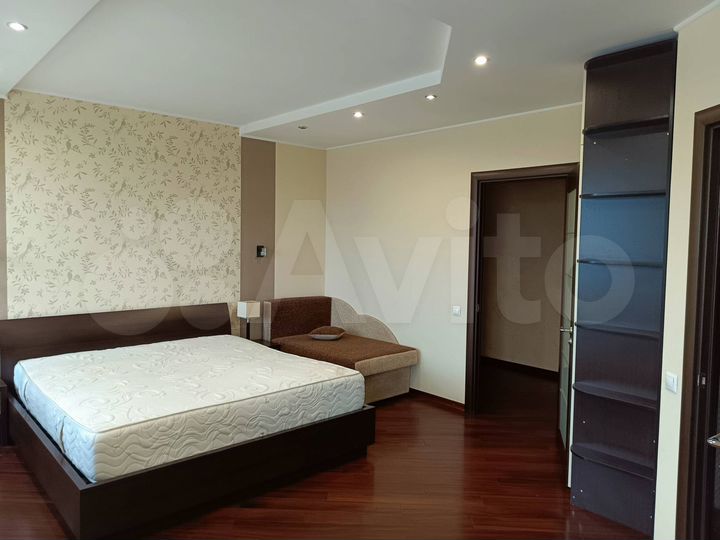 3-к. квартира, 107 м², 3/9 эт.