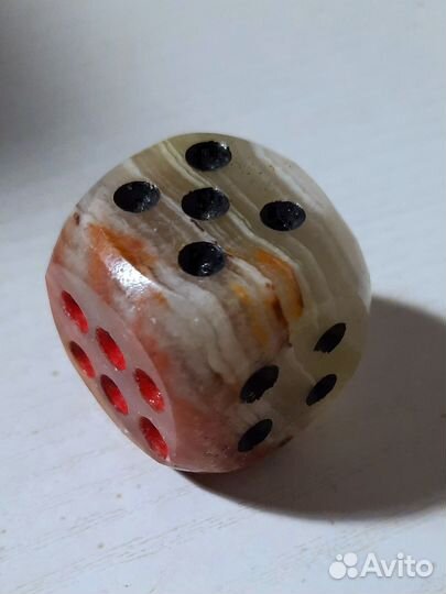 Оникс шары из камня и кубик игральный
