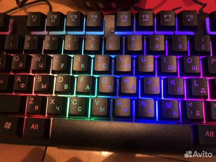 Клавиатура мышь наушники и коврик набор (новый)