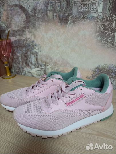 Кроссовки женские Reebok 38р