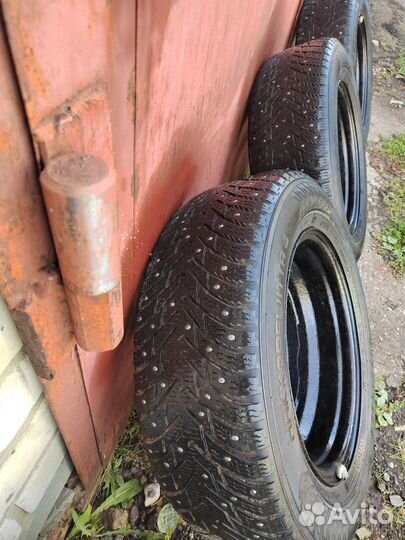 R15 Nokian Tyres Hakkapeliitta 8 195/65, PCD 5x108 DIA 63.4