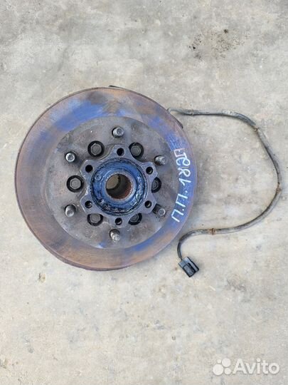 Ступица правая Mitsubishi Montero Sport 1