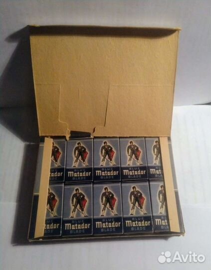 Упаковка с винтажными лезвиями для бритья