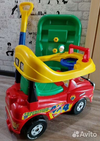 Машинка каталка толокар с ручкой