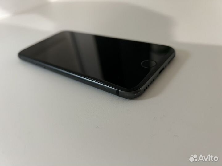 iPhone 8, 64 ГБ