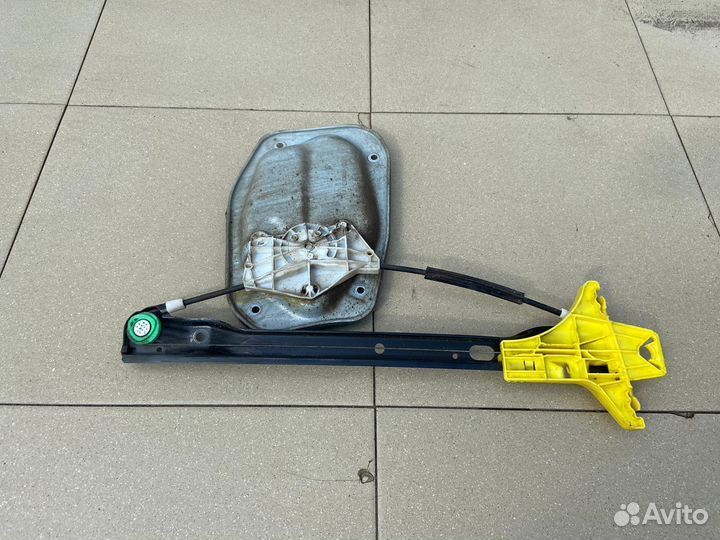 Стеклоподемник задний левый Volkswagen Jetta 5