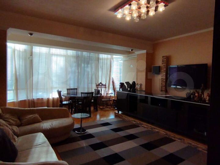 5-к. квартира, 221 м², 2/4 эт.